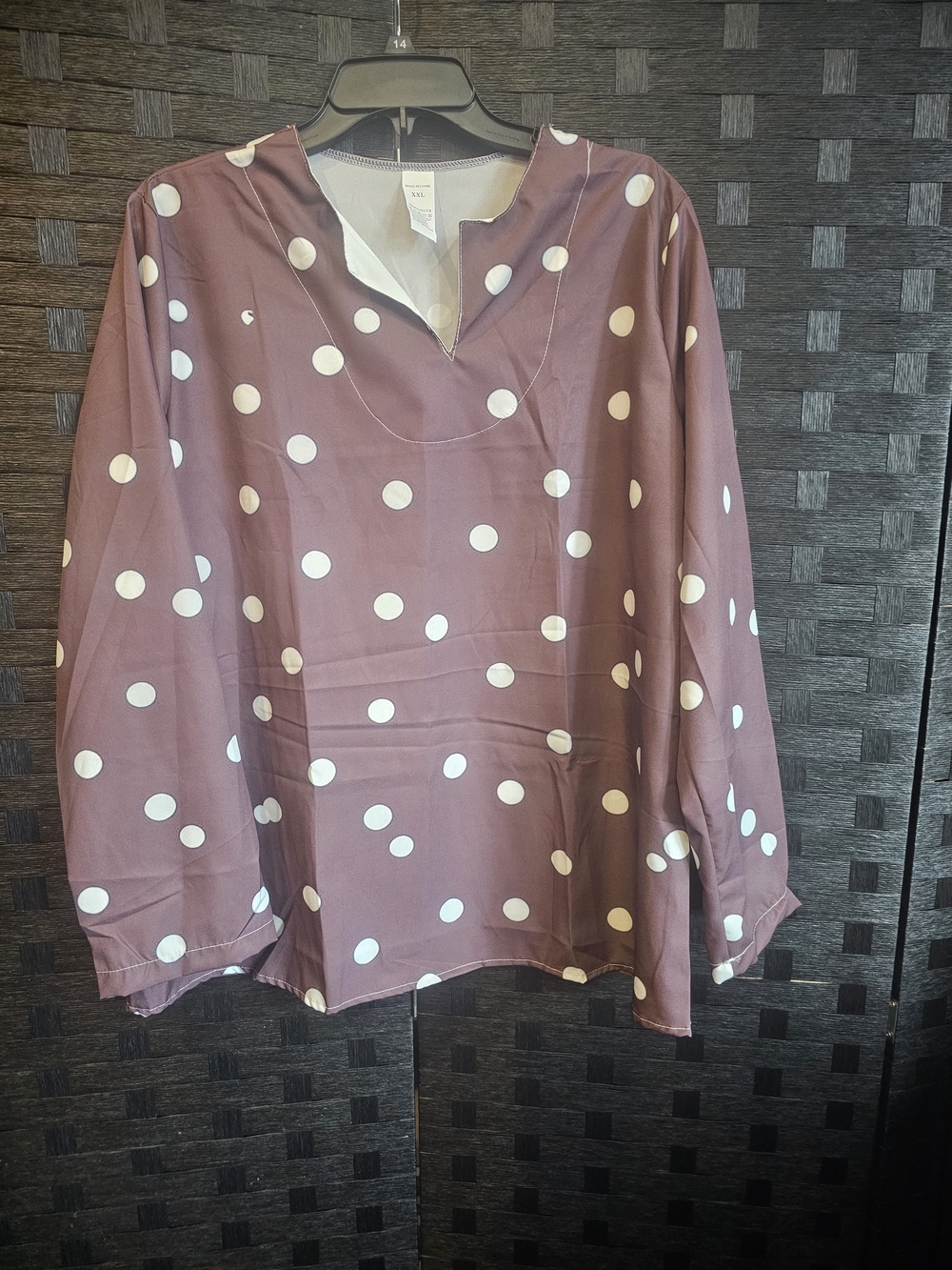 Cute and comfortable 2-piece matching polka dot set in women’s size XXL. Feature